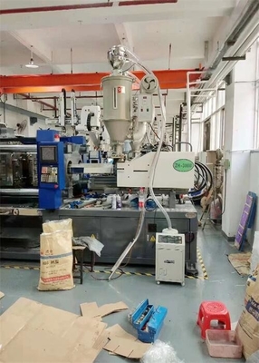 Ρητίνης πλαστική μηχανή 380V 50Hz αναρρόφησης φόρτωσης τροφοδοτών φορτωτών σβόλων κενή αυτόματη