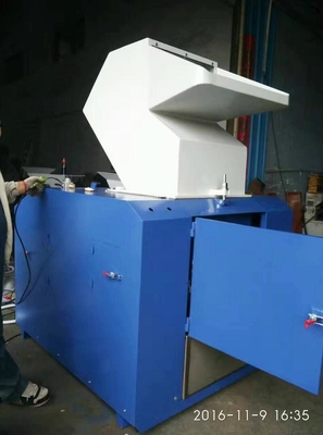 Κεντρική βιομηχανική πλαστική Granulator καταστροφέων εγγράφων γρήγορη ταχύτητα μηχανών skd-11 og-30FS