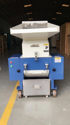 7.5KW πλαστικό Granulator υψηλής ταχύτητας ατελειών Pulverizer γκρίζο χρώμα μηχανών og-10FS