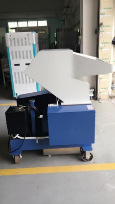 7.5KW πλαστικό Granulator υψηλής ταχύτητας ατελειών Pulverizer γκρίζο χρώμα μηχανών og-10FS